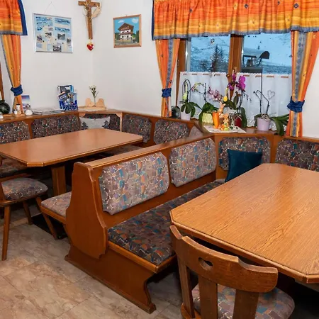 Haus Alpenfrieden *