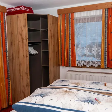 לינה וארוחת בוקר Haus Alpenfrieden